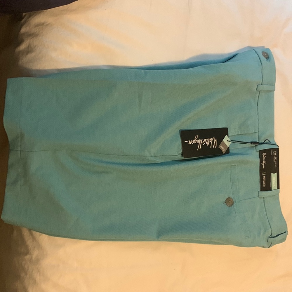 Walter Hagen size 30 waist 10” inseam, blue/aqua colored shorts